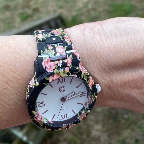 SOLD💲Black Floral rose link watch quartz large face Japan movement - Picture 8 of 9
